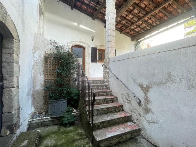 Location maison, m² T 7 à Rochegude, 1 350 €
