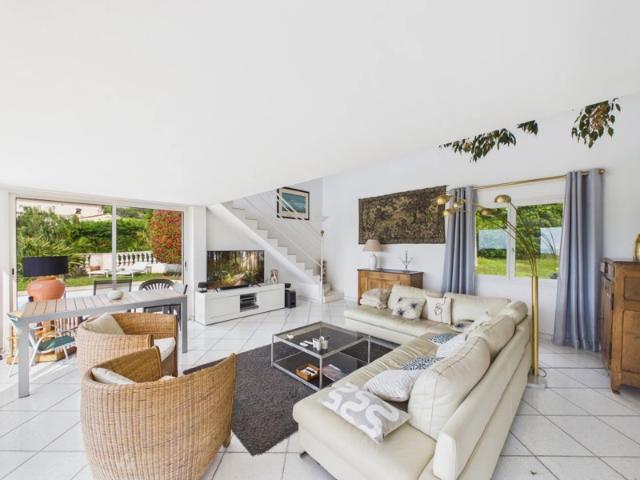 LOCATION MAISON MEUBLEE 5 PIECES 180M2