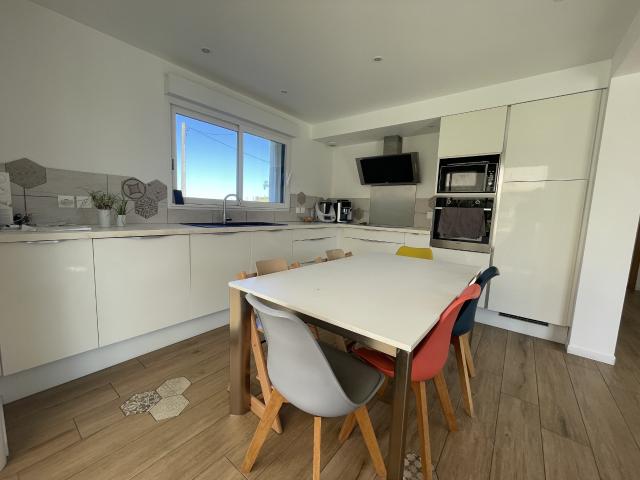 Location Maison meublée entièrement rénovée – 6 chambres – Saint Martin d’Arbéroue | ERLEA IMMOBILIER