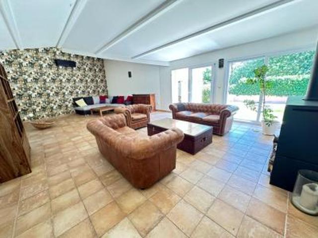 location maison salon de provence 9 pièces 218 m2 bouches du rhone 13300 2690 € / mois