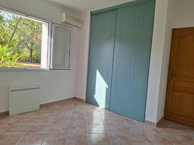 Location Maison T6 de 153 m², avec terrain, terrasses, véranda et garage