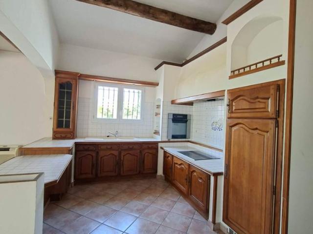 Location Maison T6 de 153 m², avec jardin non clos, terrasses, véranda et garage