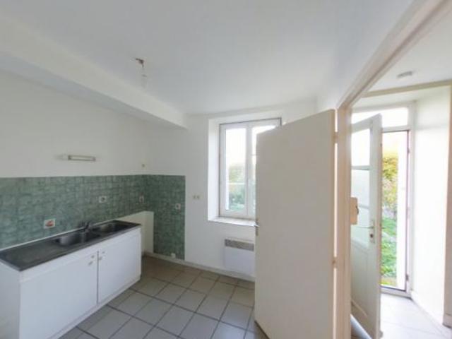 Location / Maison Type 4 à ST JUST