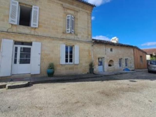 location maison vignonet 4 pièces 120 m2 gironde 33330 900 € / mois