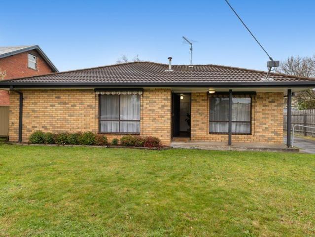 Location Meets Lifestyle Walk to Lake Wendouree