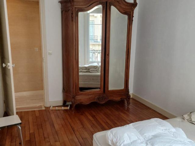 Location meublé Appartement Paris 3 pièces 53.7 m2