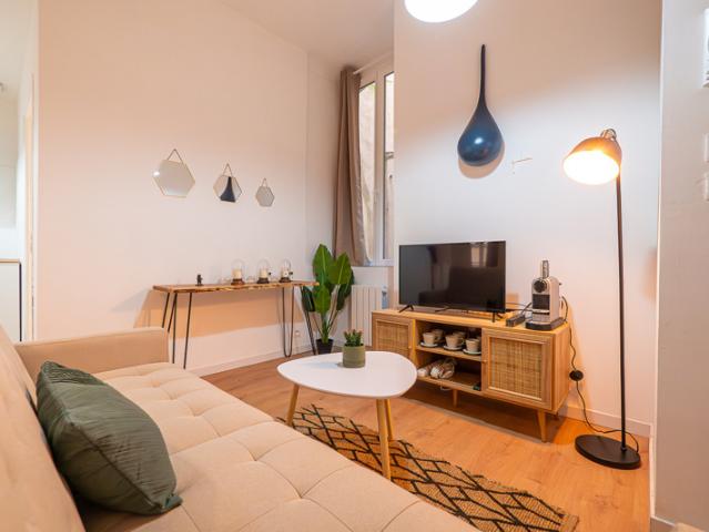 LOCATION MEUBLÉ T3 RUE DOREE NIMES