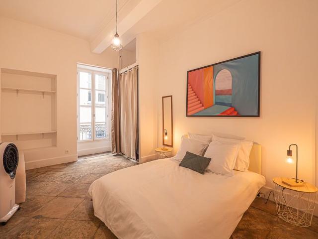 LOCATION MEUBLÉ T3 RUE DOREE NIMES
