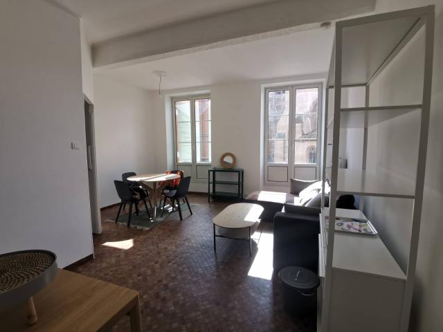 Location meublé Toulouse 31000, quartier Saint Etienne, hyper centre, appartement T2 meublé