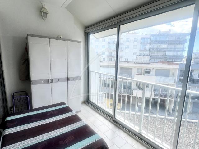 LOCATION MEUBLÉE À L’ANNÉE – PALAVAS LES FLOTS – APPARTEMENT AVEC LOGGIA ET GARAGE PRIVATIF