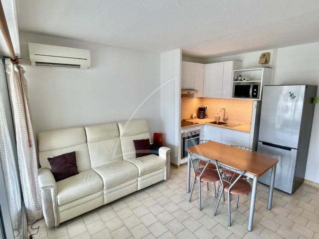 LOCATION MEUBLÉE À L’ANNÉE – PALAVAS LES FLOTS – CHARMANT APPARTEMENT CLIMATISÉE AVEC LOGGIA