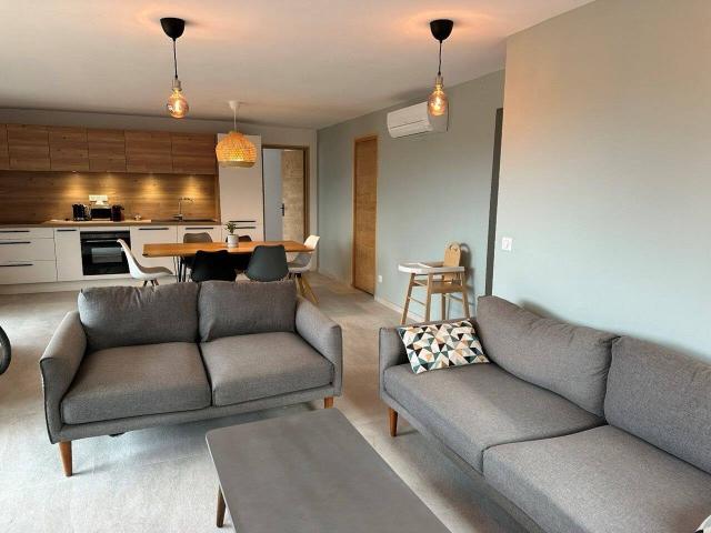 Location meublée annuelle Appartement terrasse 45 m2, séjour