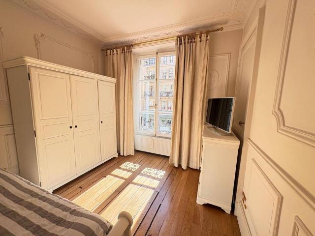 Location meublée appartement haussmannien 80 m² Paris 5E 75005