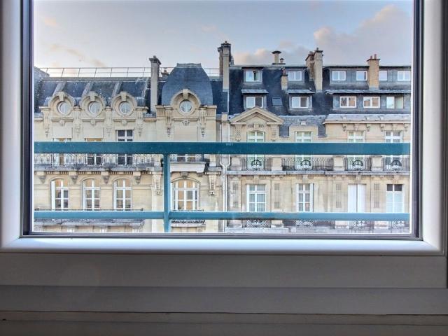 LOCATION MEUBLÉE APPARTEMENT 2 PIECES 65m² FOCH/VICTOR HUGO