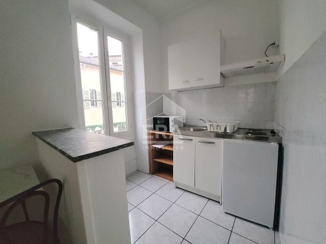 LOCATION MEUBLEE PAU CENTRE: T1 meublé de 27 m²