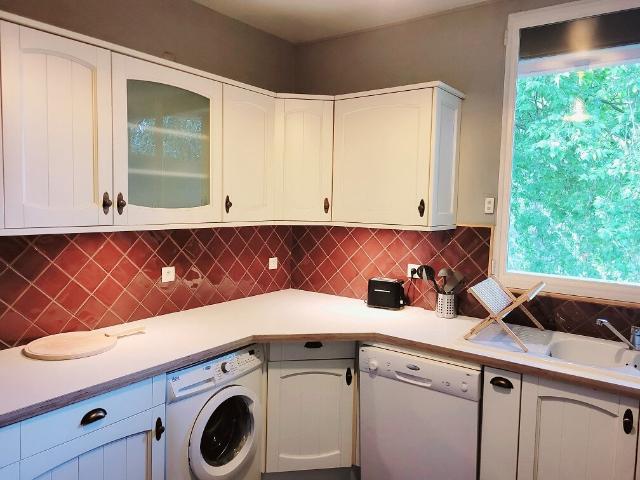 LOCATION MEUBLEE PAU DE GAULLE: Appartement T3 de 77m2 avec balcon au dernier étage