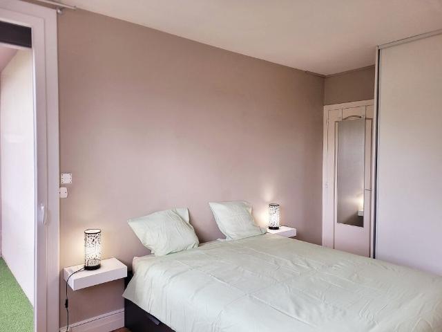 LOCATION MEUBLEE PAU DE GAULLE: Appartement T3 de 77m2 avec balcon au dernier étage