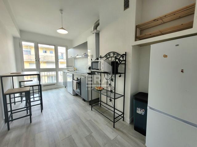 LOCATION MEUBLEE PAU Secteur Verdun: Appartement T3 de 63m² avec 2 balcons et parking