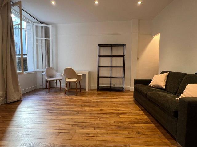 Location meublée studio 31 m² Paris 15E Violet Commerce