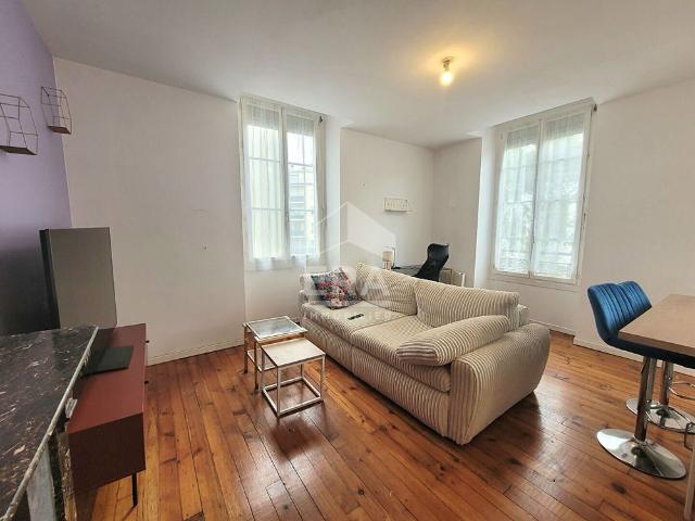 LOCATION MEUBLEE SECTEUR HALLES T2 renové de 40m²