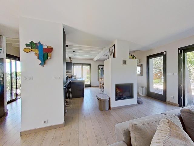 LOCATION MEUBLÉE 69570 DARDILLY LE HAUT MAISON INDIVIDUELLE 5 CHAMBRES 237 M2 HABITABLES AVEC PISCINE