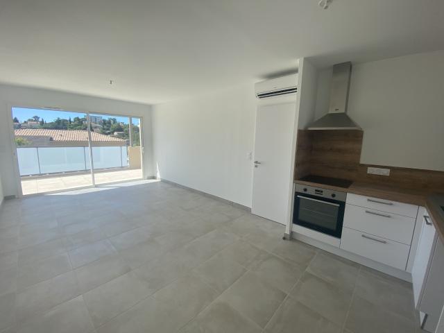 Location NIMES T3 avec CLIMATISATION, TERRASSE et GARAGE DOUBLE | Tourdiat Immobilier