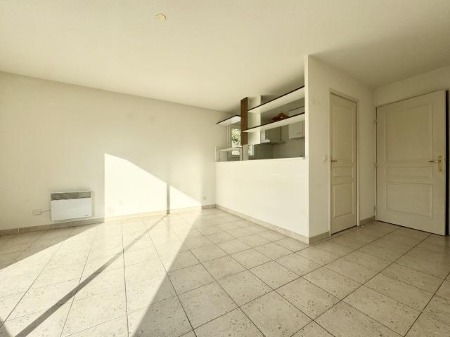 Location NIMES / GOLF DE VACQUEROLLES T2 avec TERRASSE et PARKING | Tourdiat Immobilier