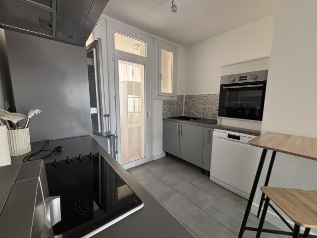 Location NIMES / LES AMOUREUX MEUBLE avec BALCON, PARKING et CLIMATIATION | Tourdiat Immobilier