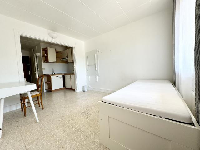 Location NIMES MONTAURY / LYCEE ALBERT CAMUS STUDIO MEUBLE | Tourdiat Immobilier