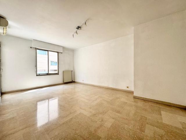 Location NIMES / PORTE DE FRANCE T2 AVEC CLIMATISATION, GARAGE, CAVE ET LOGGIA | Tourdiat Immobilier