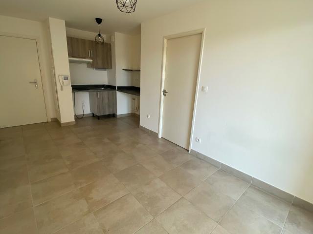 Location NIMES / ROUTE D'AVIGNON T2 avec BALCON et PARKING | Tourdiat Immobilier