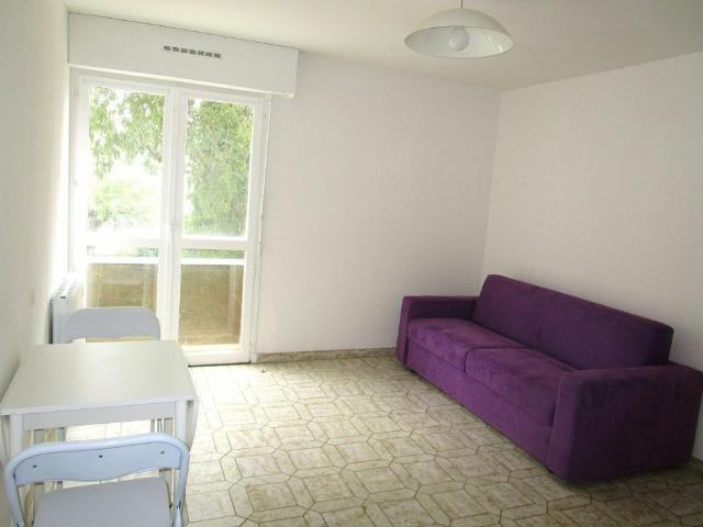 Location NIMES / ROUTE D'UZES STUDIO MEUBLÉ avec CAVE | Tourdiat Immobilier