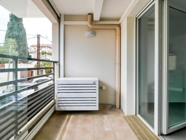 Location nue T2 avec terrasse, climatisation et grand garage