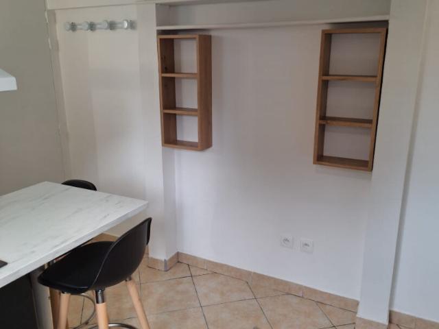 LOCATION OULLINS STUDIO