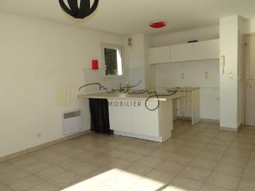 LOCATION P2 VUE GOLF DE VACQUEROLLES AVEC PARKING ET TERRASSE