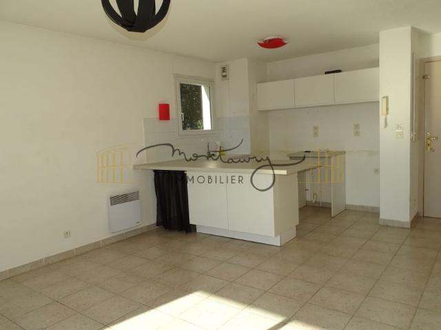 LOCATION P2 VUE GOLF DE VACQUEROLLES AVEC PARKING ET TERRASSE