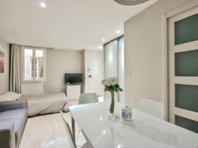Location Paris 75017 RUE DE TOCQUEVILLE 1 pièce studio