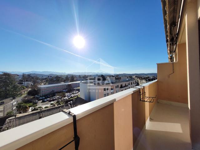 LOCATION PAU CENTRE: Appartement T4 de 85 m² avec garage et balcon