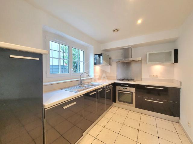 LOCATION PAU CENTRE: Appartement T3 de 90m² en rez de jardin