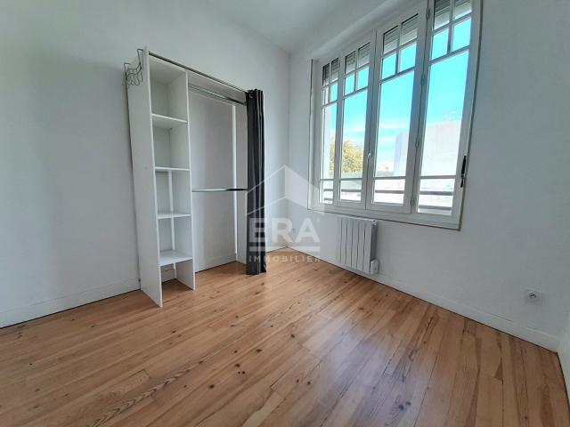 LOCATION PAU CENTRE VILLE Petit T2 rénové de 26 m², chambre séparée
