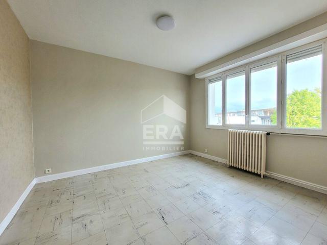 LOCATION PAU: Appartement T4 de 133M² avec parking et balcon