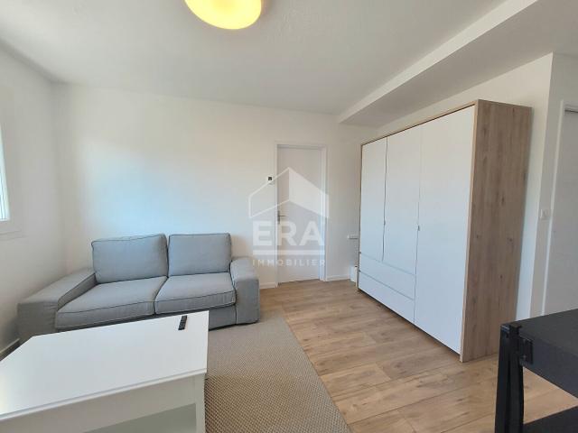 LOCATION PAU T2 meublé de 37 m² rénové et moderne avec parking, balcon et cave