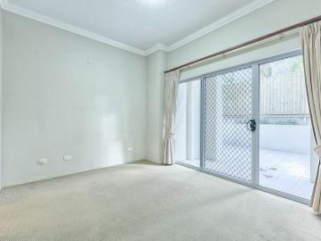 Location Perfect! Ground Floor with Courtyard