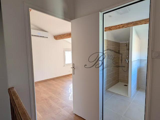 Location Propriété 3 pièces 50 m2 La Tour d'Aigues