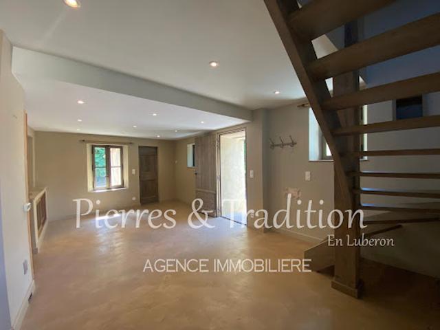 Location Propriété 5 pièces 107 m2 Apt