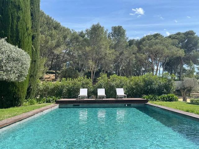 Location Propriété 6 pièces 260 m2 Paradou