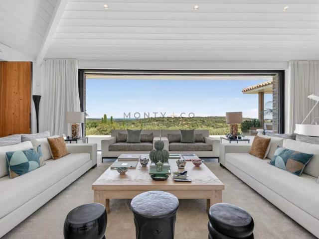 Location propriété contemporaine à Saint Tropez au sein d'un domaine privé