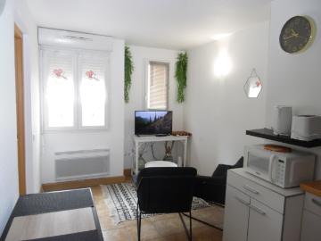 Location REF 0033 APPARTEMENT F2 MEUBLE CENTRE VILLE PROCHE DES COMMODITES | Clémenceau Gestion Immobilière