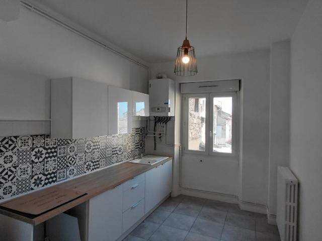 Location Réf 498L BOURG ST ANDEOL Appartement type 2 en centre ville | HOUBRON IMMOBILIER