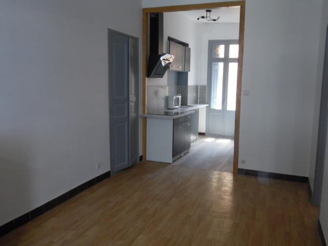 Location REF 5 1 F1BIS RENOVE EN CENTRE VILLE AU 1ER ETAGE | Clémenceau Gestion Immobilière